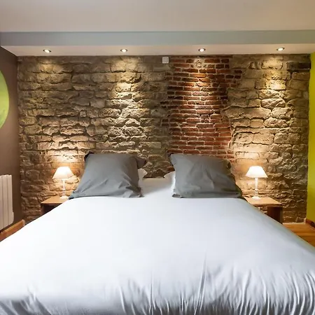 Gite De L'Autre Cote : Maison De Vacances Au Caractere Unique Et A La Decoration Soignee A Messincourt Messincourt