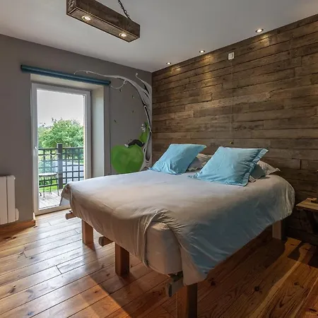 Gite De L'Autre Cote : Maison De Vacances Au Caractere Unique Et A La Decoration Soignee A Messincourt
