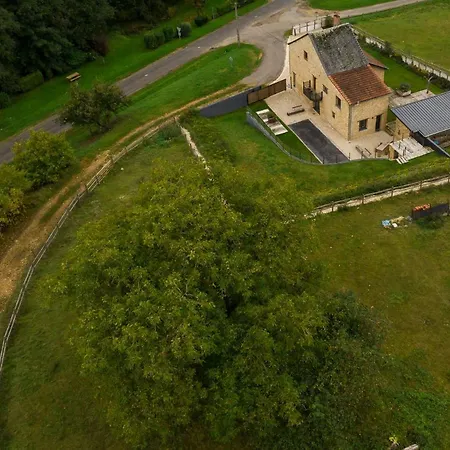 Gite De L'Autre Cote : Maison De Vacances Au Caractere Unique Et A La Decoration Soignee A Messincourt