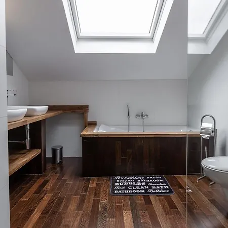 Gite De L'Autre Cote : Maison De Vacances Au Caractere Unique Et A La Decoration Soignee A Messincourt